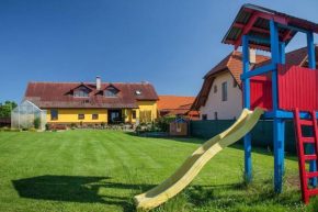 Hotels in Haluzice